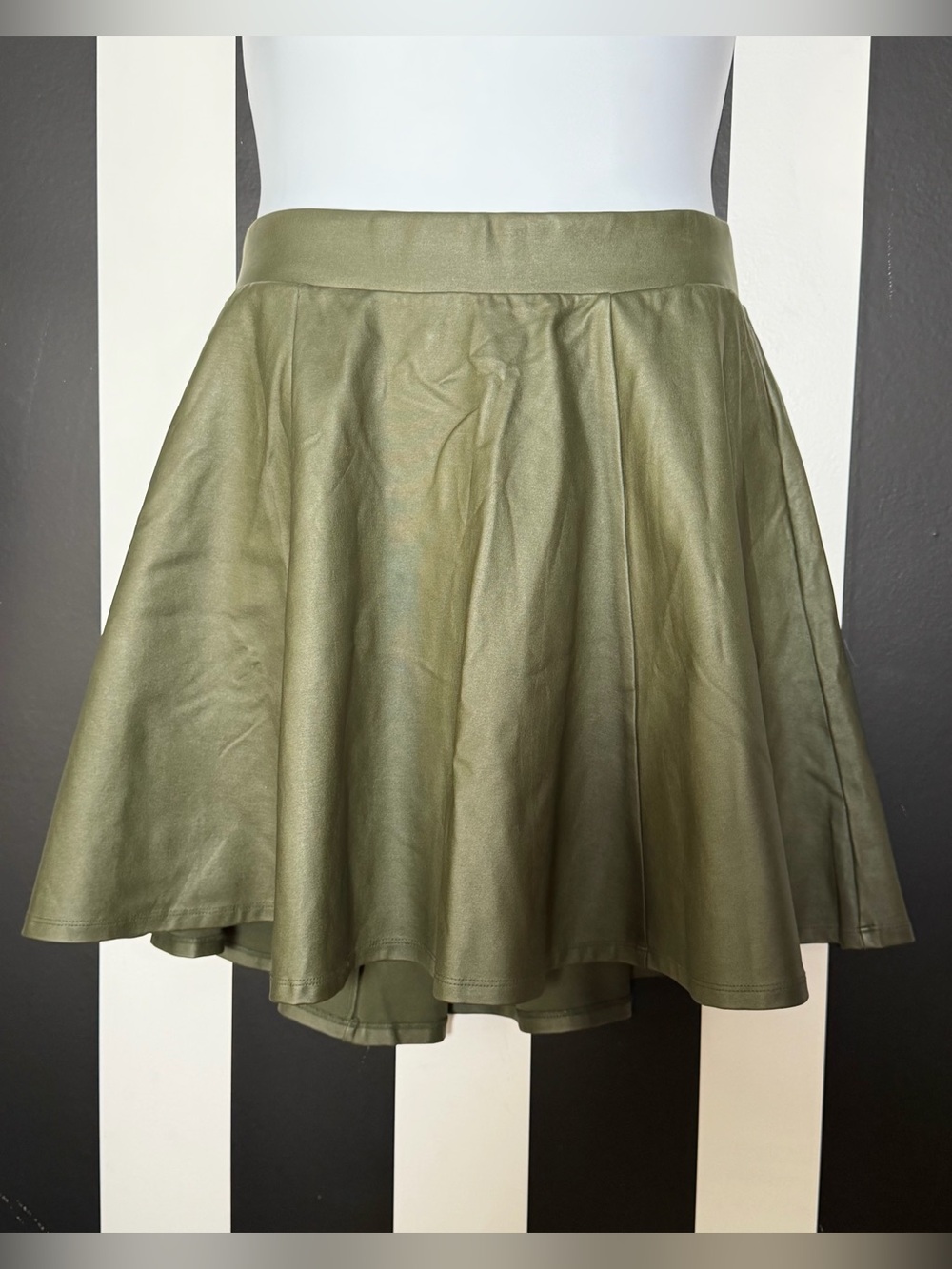 Torrid Plus Olive Green Faux Leather Skater Skirt w/ Thick Waistband SZ 1X